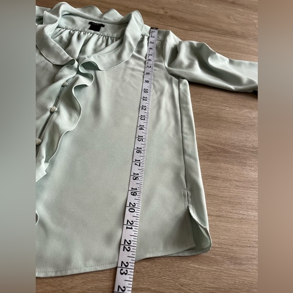 Elegant Ann Taylor Pale Green Ruffle Blouse Long Sleeve SZ XS - Picture 7 of 9